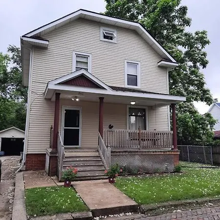Located 1 Mile From Downtown And Knox College Villa
